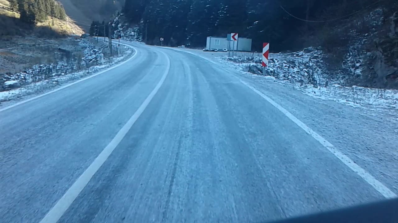 Yol polisi ölkə üzrə buzlaşma olan yolların siyahısını açıqlayıb