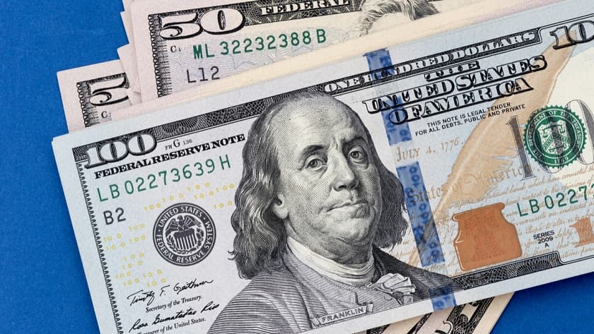 Dolların sabaha olan rəsmi məzənnəsi açıqlanıb