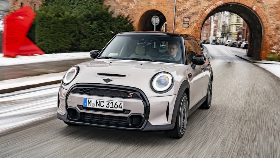 Yenilənmiş beşqapılı Mini Cooper modelinin satış tarixi açıqlanıb