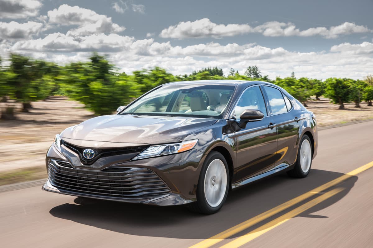 Maşın bazarında ikinci əl Toyota Camry avtomobillərinin QİYMƏTLƏRİ