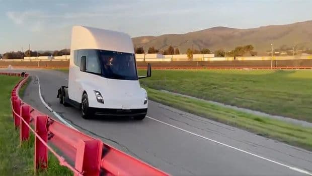“Tesla” yük avtomobilinin sınaqlarına başlayıb - VİDEO
