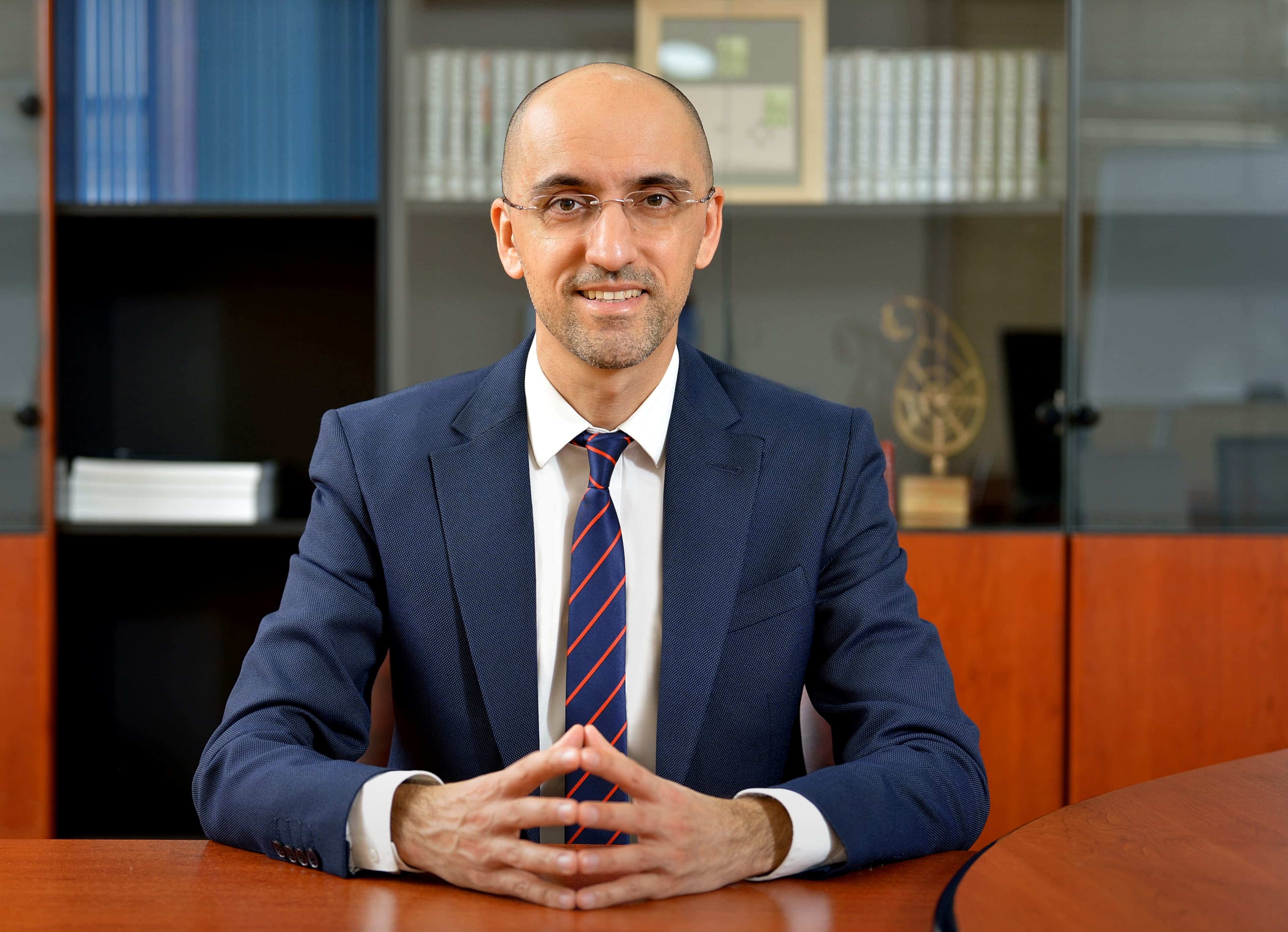 Nazir özünə yeni müşavir təyin etdi -DOSYE