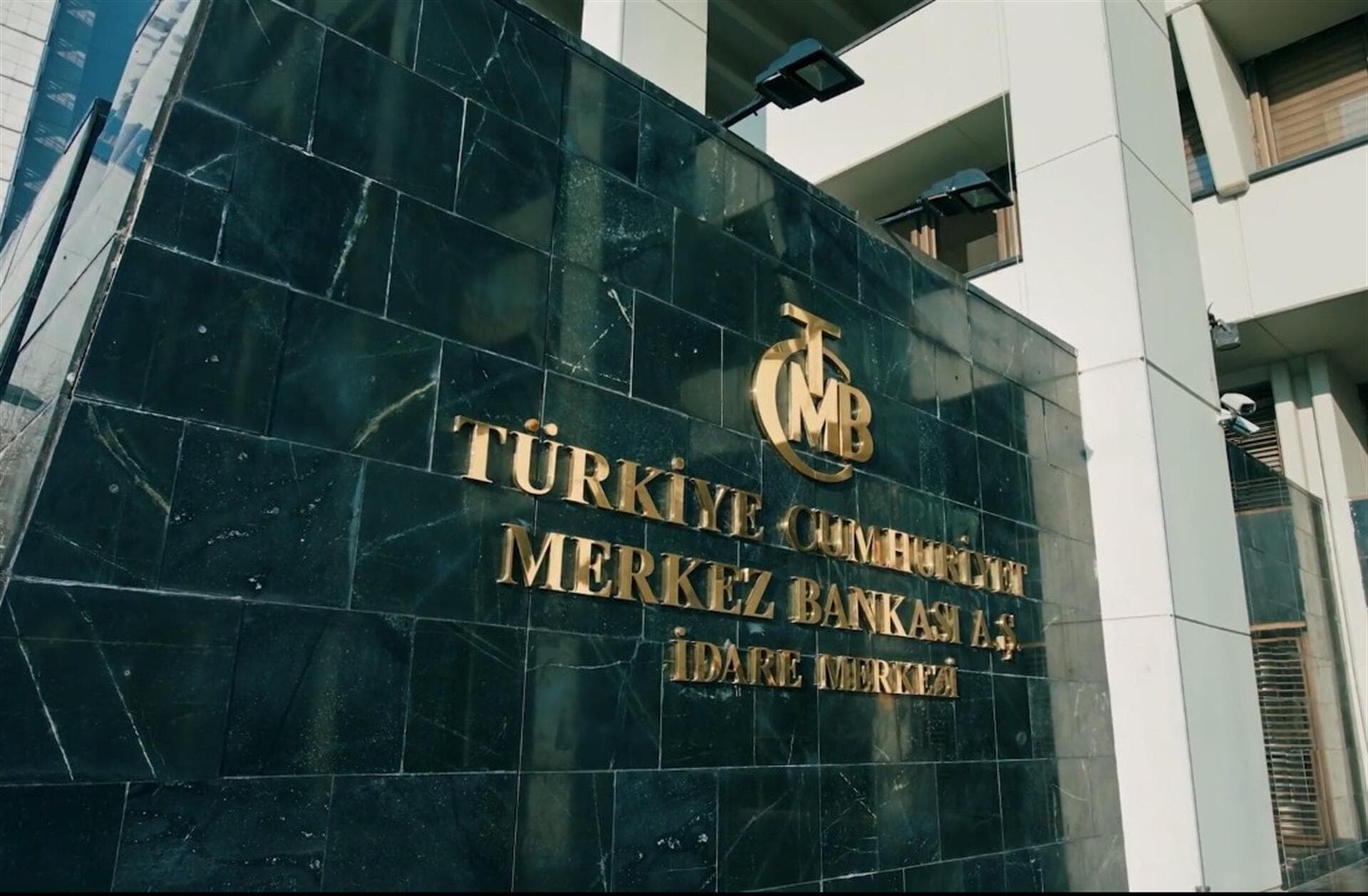 Türkiyə Mərkəzi Bankının sədr müavini də işdən çıxarıldı