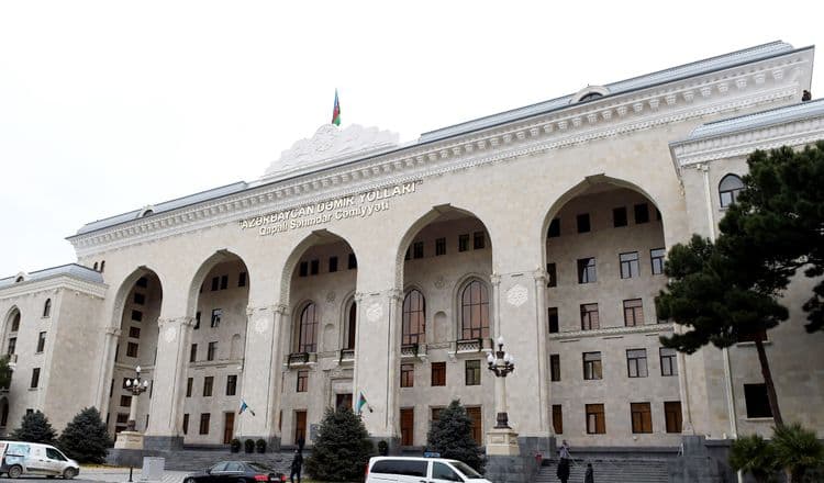 “Azərbaycan Dəmir Yolları” QSC Azərbaycan İnvestisiya Holdinqinin idarəetməsinə verilib