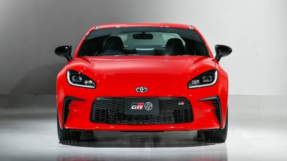 Toyota yeni modelini təqdim edib