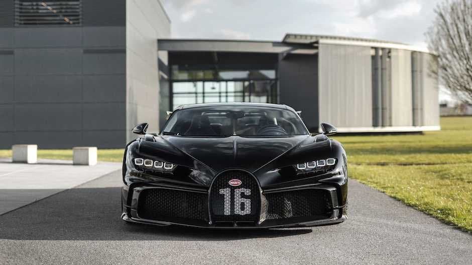 Bugatti yeni hiperkarını yığıb - FOTO