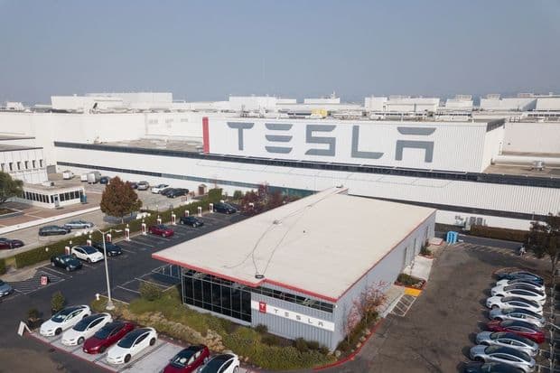 “Tesla”nın səhmləri bir gündə 50 milyard dollar bahalaşıb