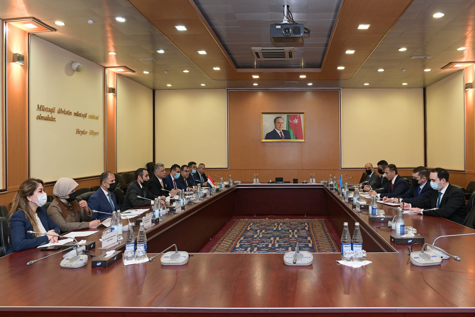 Rəşad Nəbiyev İraq Parlamentinin nümayəndələri ilə hava daşımalarıyla bağlı əməkdaşlığı müzakirə edib