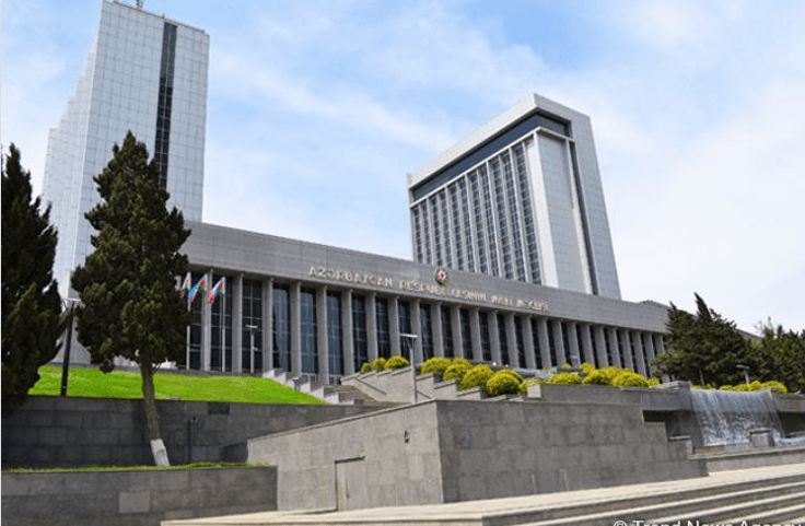 Deputatlar bu gün 9 məsələnin müzakirəsinə toplaşır