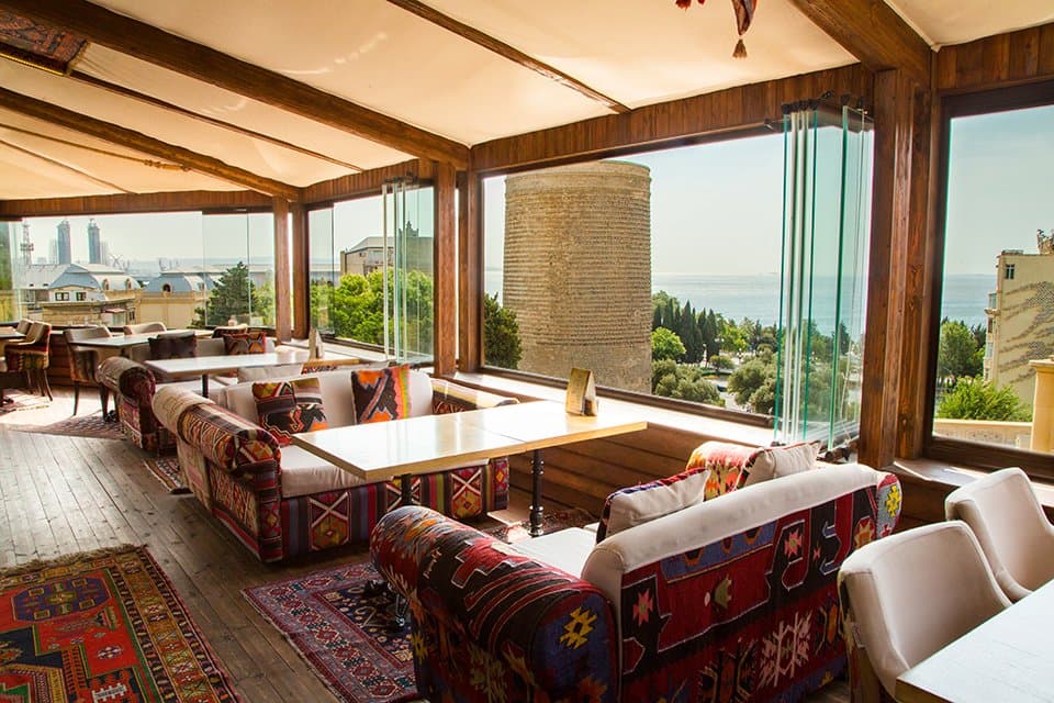“Mixək” çay evi və “Şaurma” kafesi cərimələndi - SİYAHI