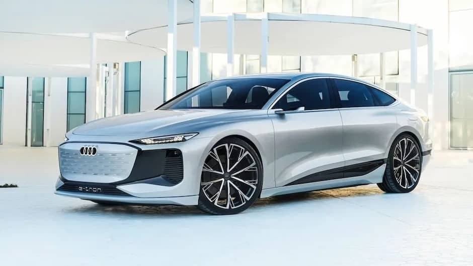 Audi yeni modelinin görüntülərini yayıb - FOTO