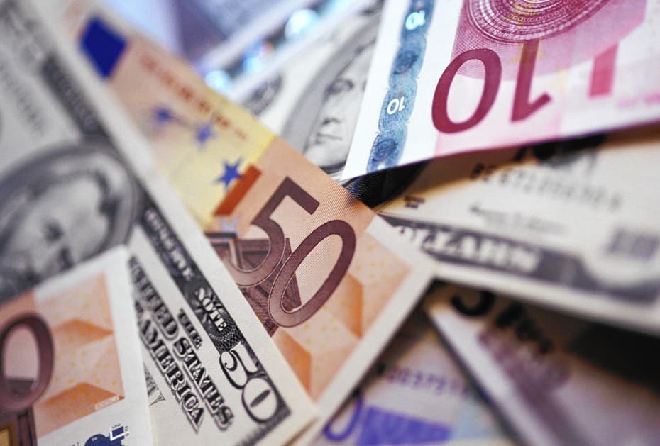 Mərkəzi Bank rəsmi valyuta məzənnələrini AÇIQLAYIB