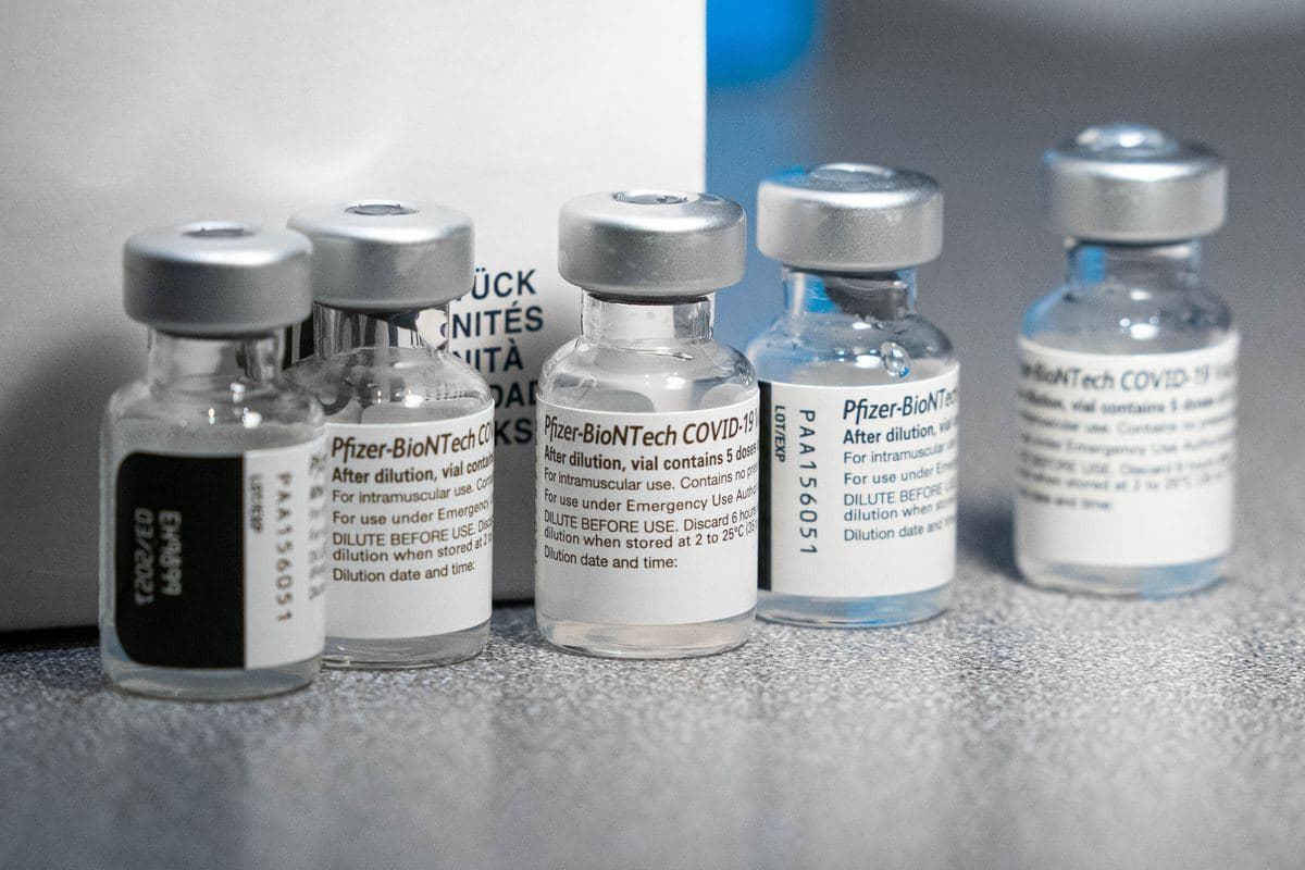 İsrail milyonlarla peyvənd dozasını gətirmək üçün "Pfizer" şirkəti ilə müqavilə imzaladı