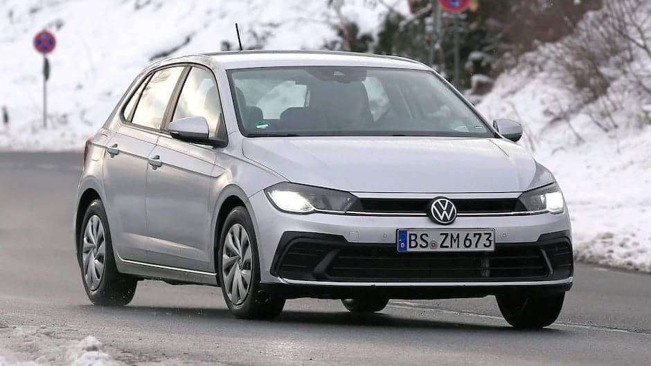 Volkswagen yenilənmiş Polo modelinin görüntüsünü yayıb - FOTO