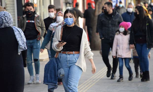 İsti ayların gəlişi ilə maskalardan imtina etmək olarmı? – TƏBİB AÇIQLADI