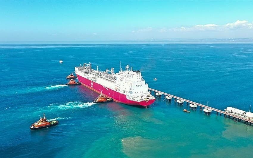 Türkiyənin ilk üzən LNG gəmisi ölkəyə gətirilib