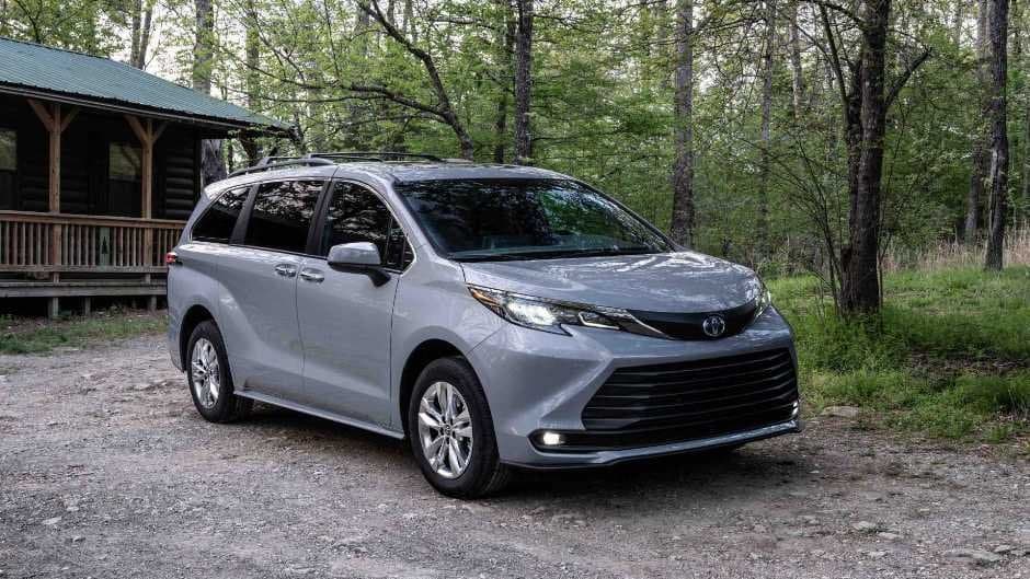 Toyota yeni miniven modelini təqdim edib