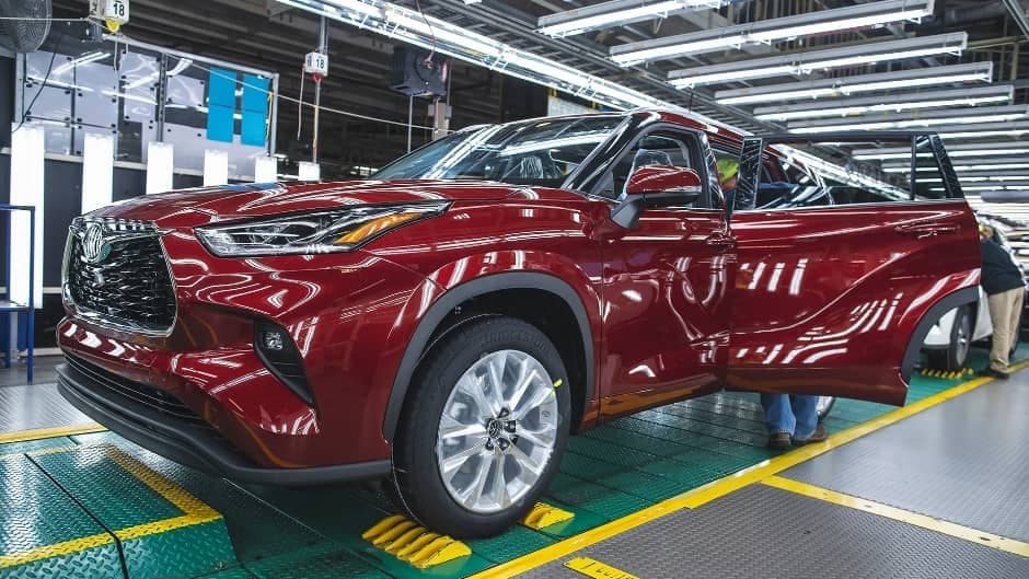 Toyota iki səkkiz yerlik krossoverin buraxılışına hazırlaşır