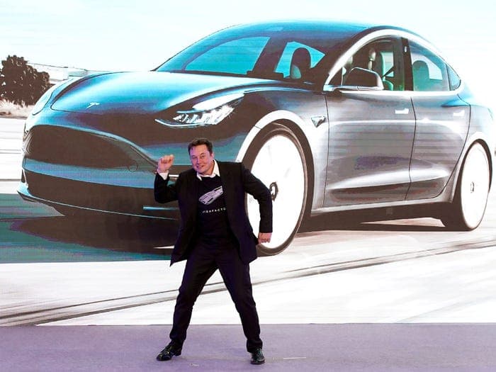 Tesla-nın rəhbəri bir sutkada fantastik məbləğdə pul itirdi