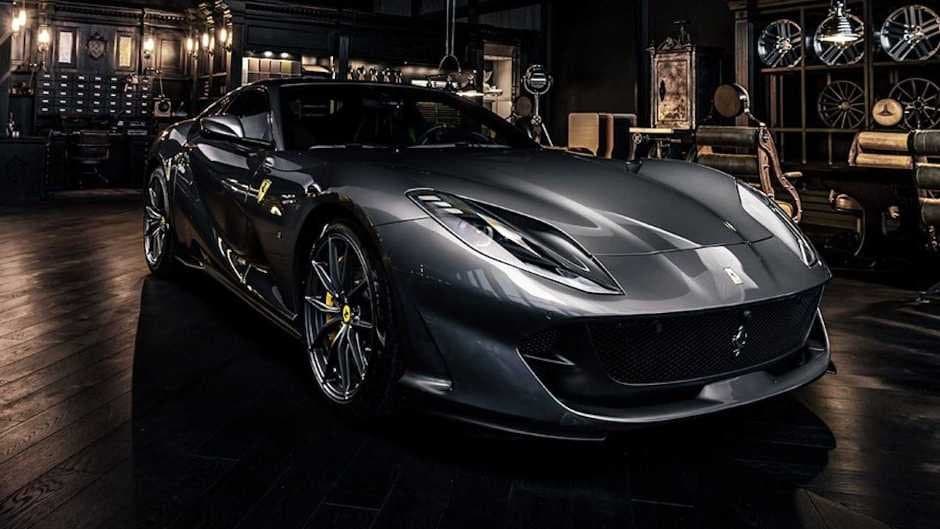 Ferrari bu modelinin salonunu yenidən üzləyib - FOTO