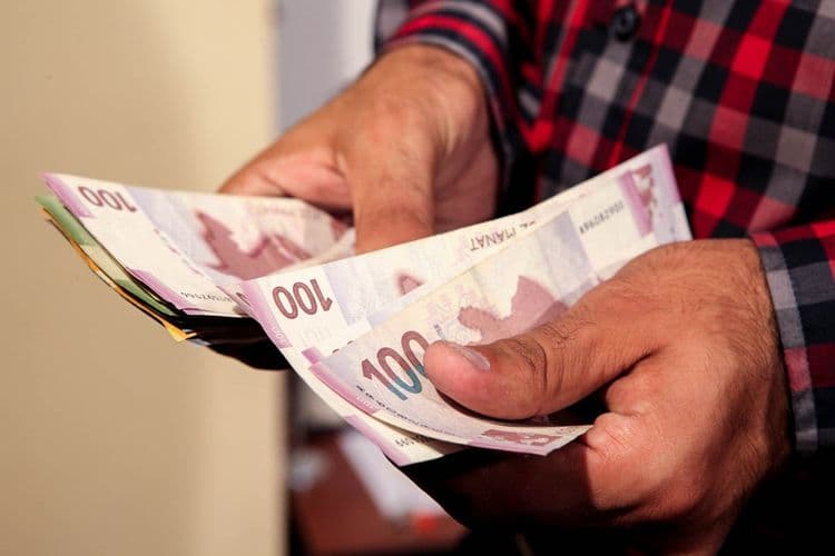 Bakıda orta aylıq əməkhaqqı yanvar-fevralda 900 manata yaxın olub