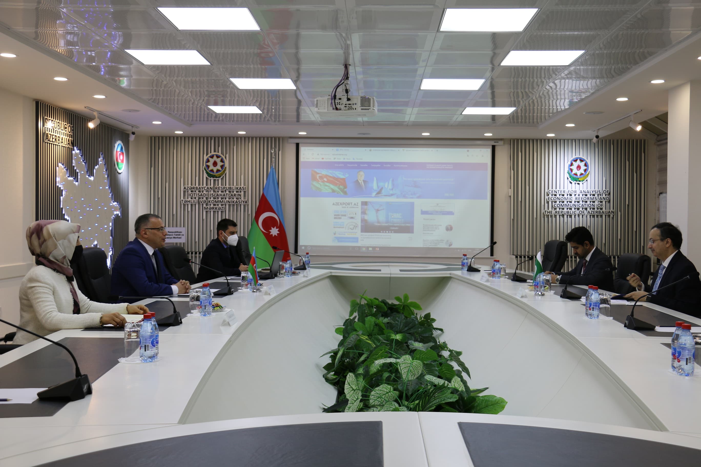 İİTKM və Pakistanın müvafiq beyin mərkəzləri arasında əlaqələrin müzakirəsi