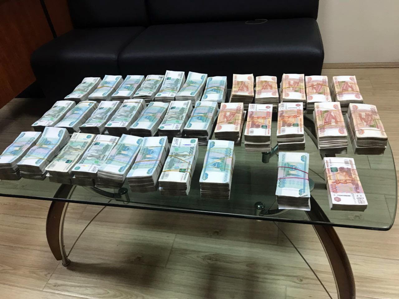 Azərbaycandan külli miqdarda valyuta çıxarmağa cəhd edən Gürcüstan vətəndaşı - Saxlanılıb