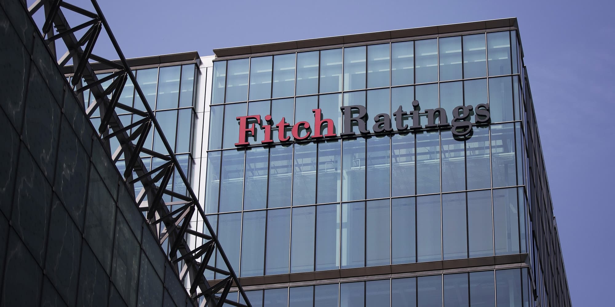 Fitch: Azərbaycanın bank sektoru nisbətən zəif olaraq qalır