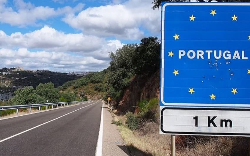 Portuqaliya turistlər üçün sərhədləri açır