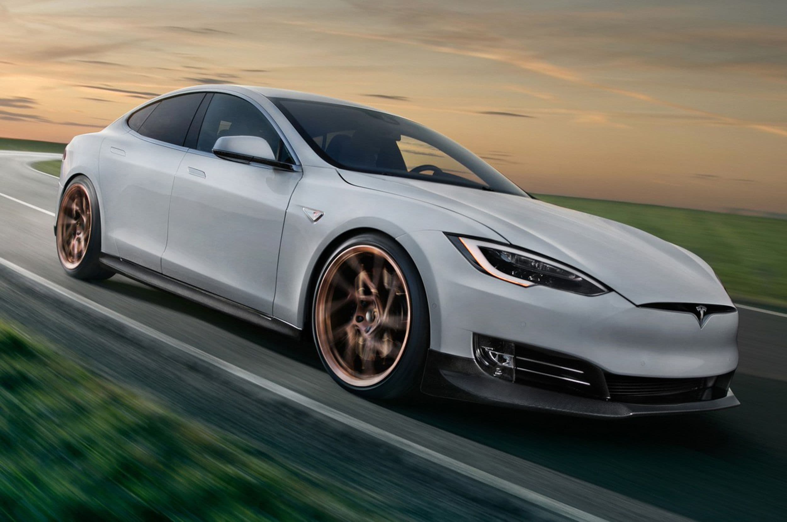 Tesla - ən sürətli elektromobilin istehsalına başlayacaq