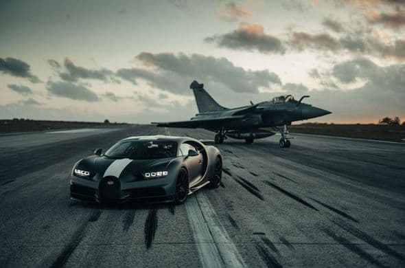 Bugatti - qırıcı təyyarə ilə yarışa çıxdı – FOTO