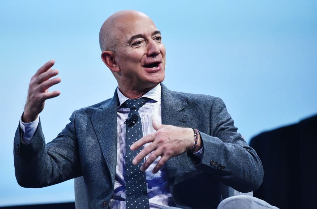 Amazonun rəhbəri vəzifəsini tərk edir