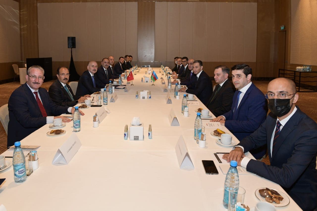 Rəşad Nəbiyev Karaismailoğluyla peyk xidmətlərini müzakirə etdi