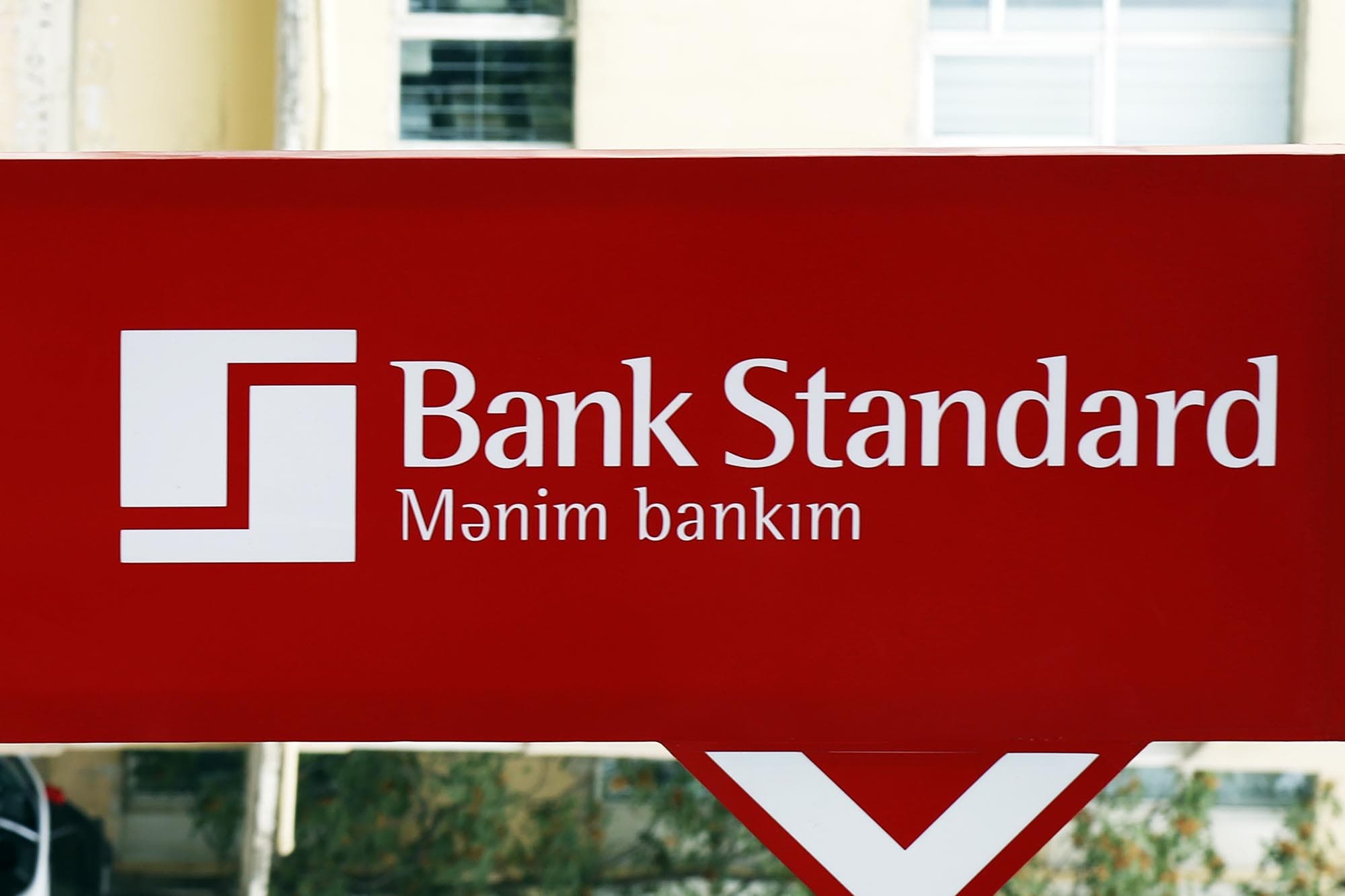 Bank Standard rəsmisinə yarım mln-dan çox - Dələduzluq Edilib