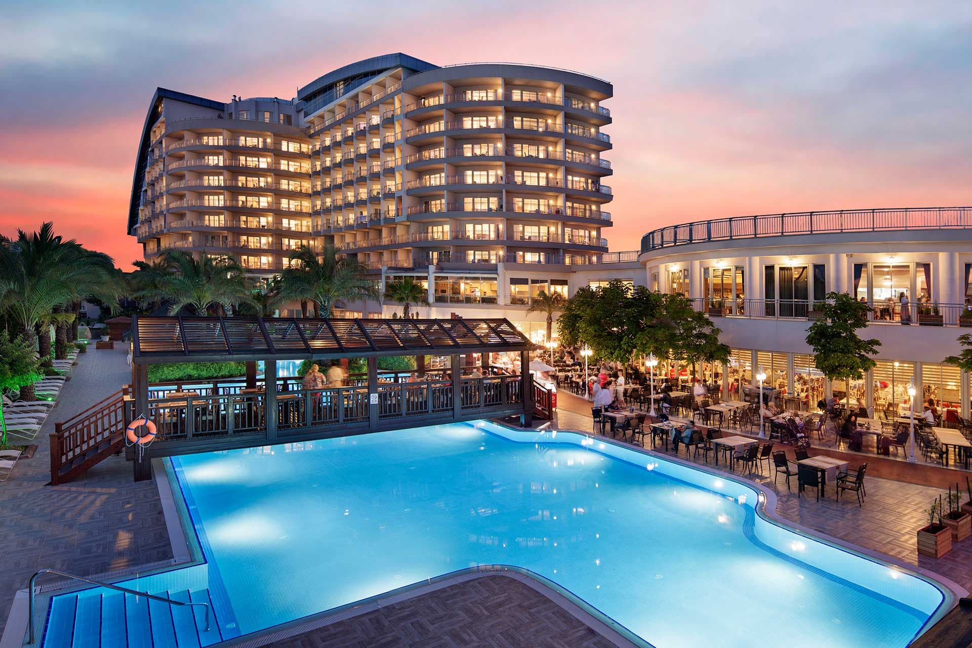 Bakıda 14 milyon manata hotel satılır - FOTO