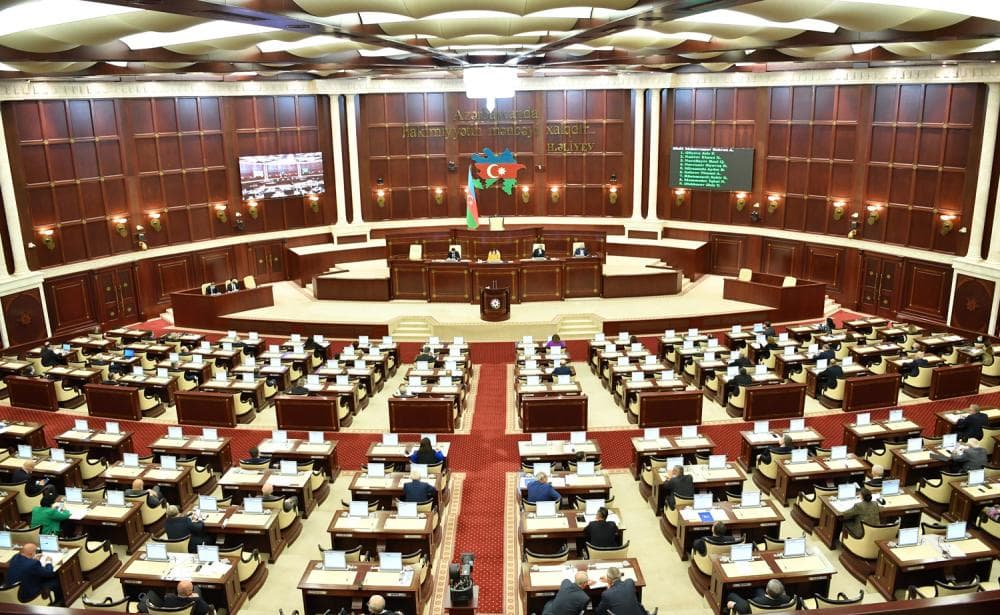 Milli Məclisin növbədənkənar sessiyasında ilk iclası başlayıb