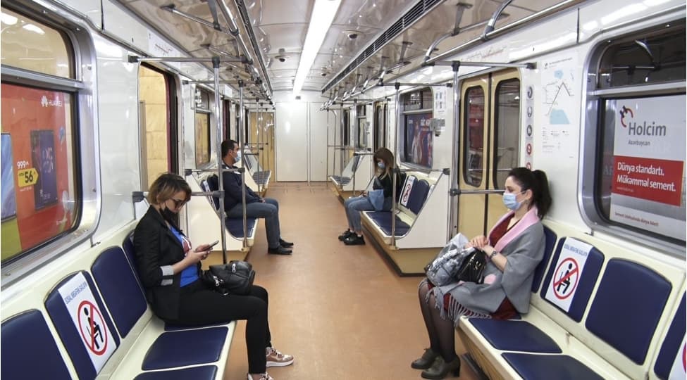 Metrodan istifadə edənlərin sayı azalıb
