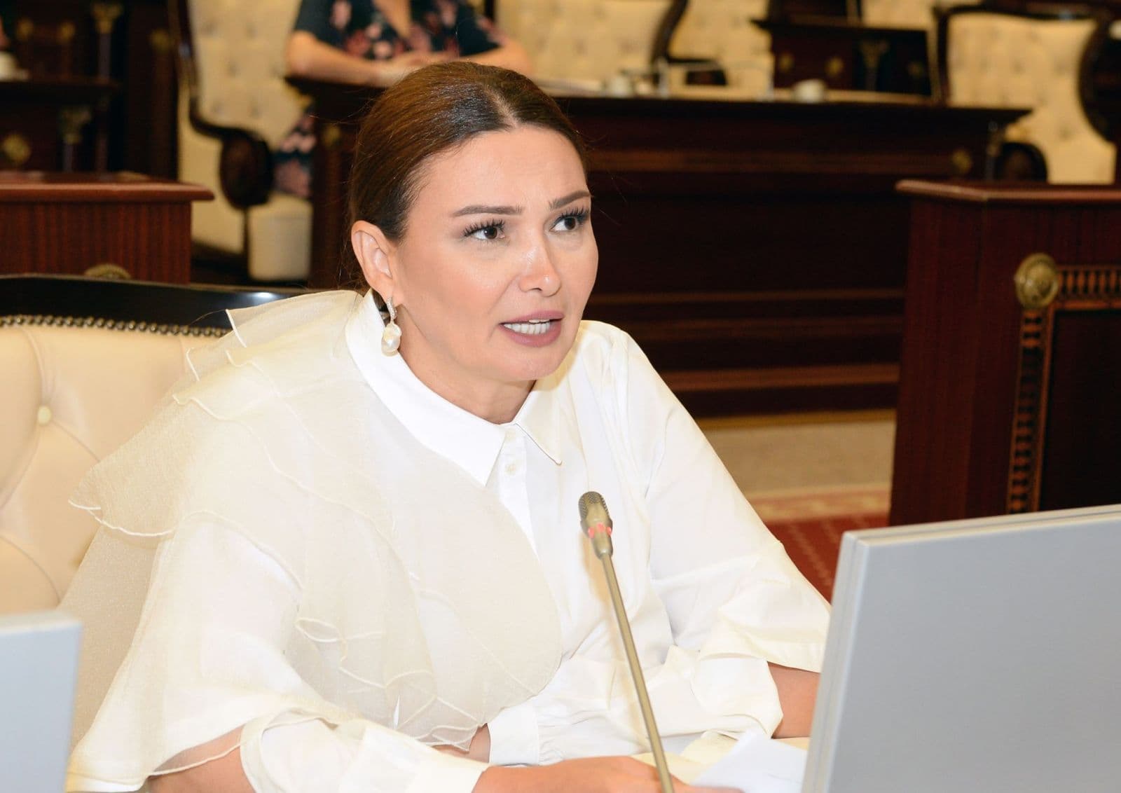 Qənirə Paşayeva sığorta şirkətini tənqid edib