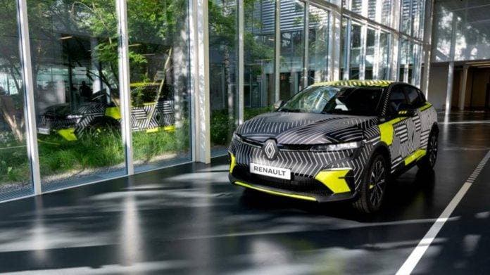 “Renault” yeni elektrikli krossover buraxacaq