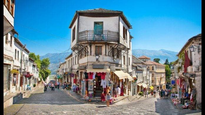 Bu ölkə turistlər üçün bütün məhdudiyyətləri aradan qaldırıb