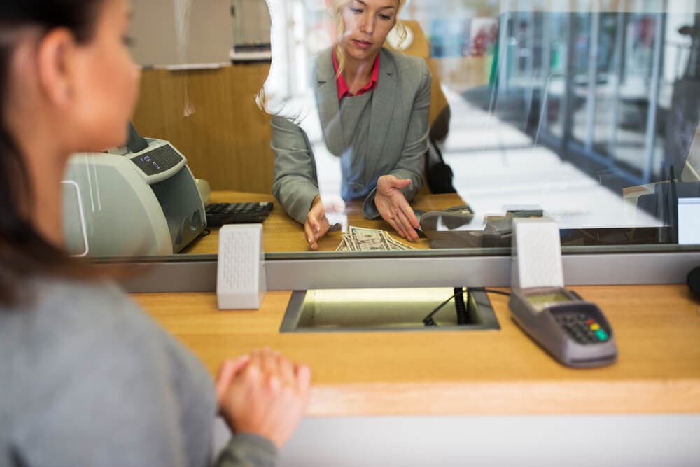 Şəxsin razılığı ilə bank sirləri üçüncü tərəflərə ötürülə bilər-QANUNDAKI BOŞLUQLA BAĞLI TƏKLİF