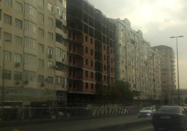 Əmlak bazarındakı bahalaşmanın səbəbi nədir?