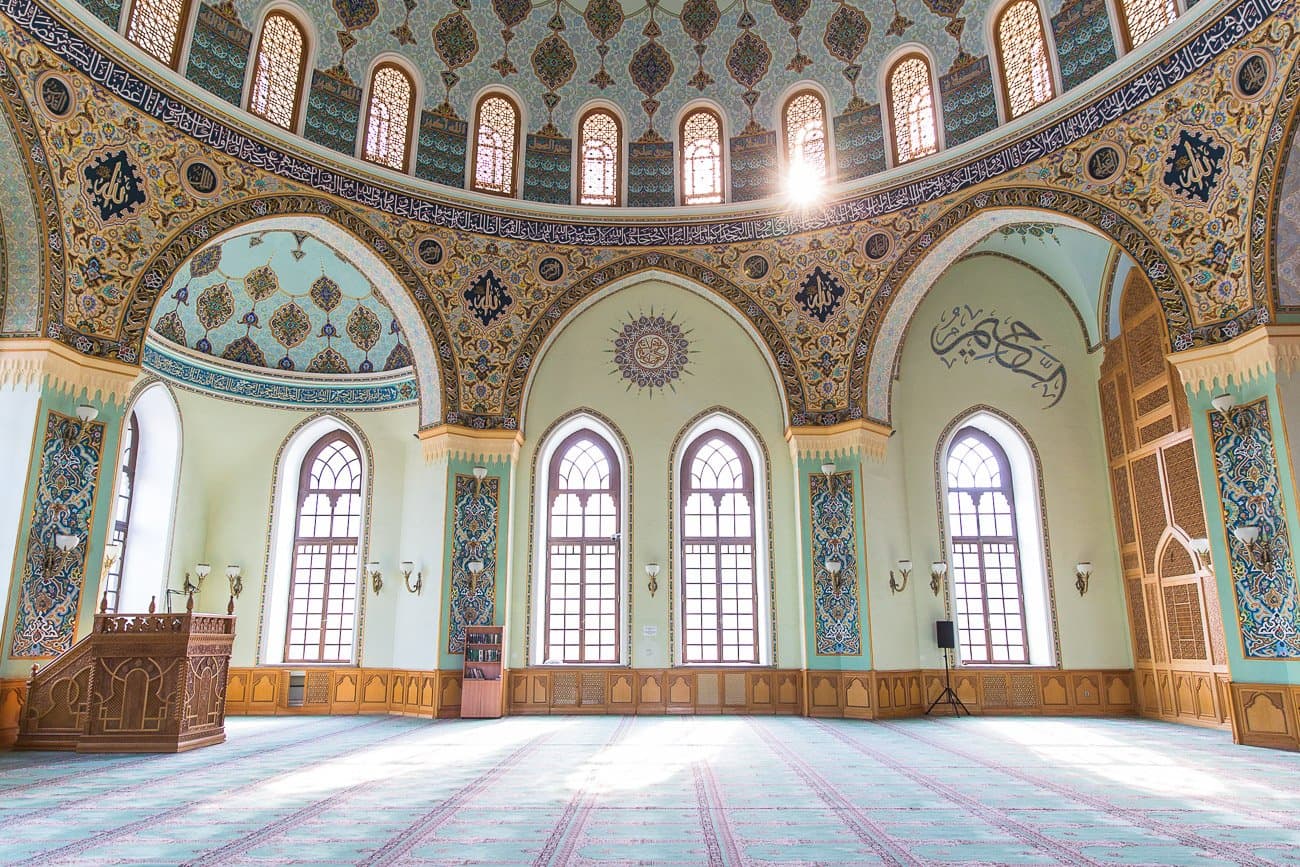 İbadət yerlərində ehsanların verilməsi müvəqqəti dayandırılıb