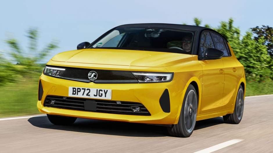 Opel yeni modelinin görüntülərini yayıb - FOTO