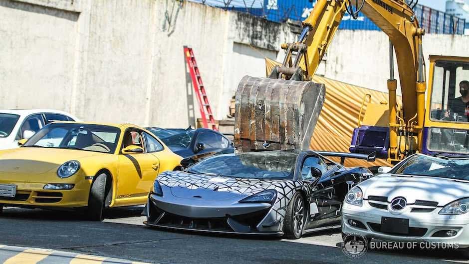 Gömrük orqanları nadir tapılan McLaren modelini məhv edib