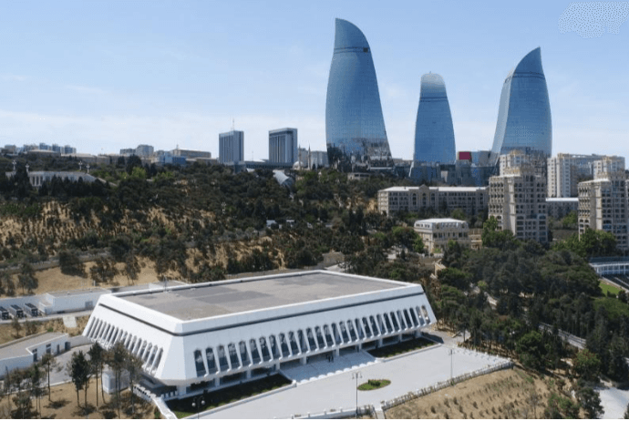 İlham Əliyev “Gülüstan” sarayında yenidənqurmadan sonra yaradılan şəraitlə tanış olub