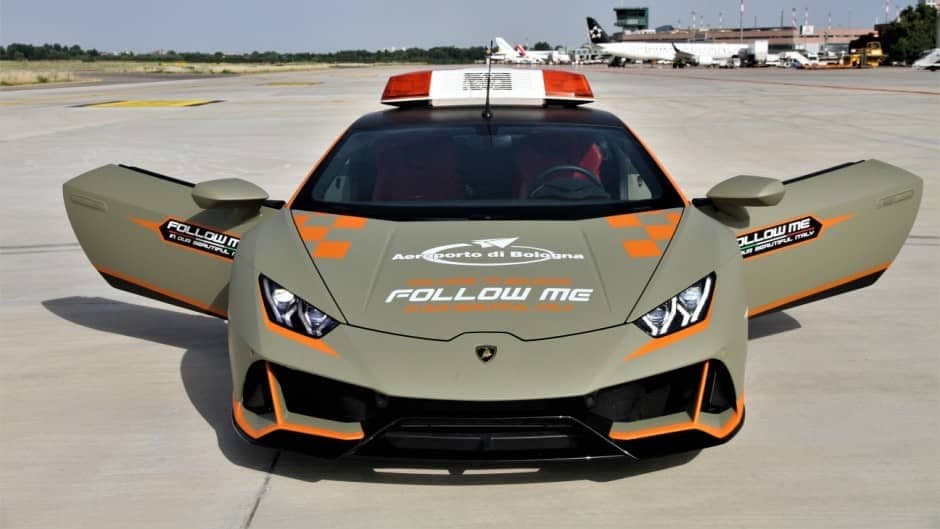Lamborghini hava limanının müşayət avtomobili olub - FOTO