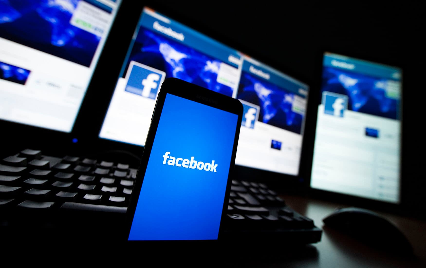 "Facebook"un bazar kapitalı 1 trilyon dolları ötüb