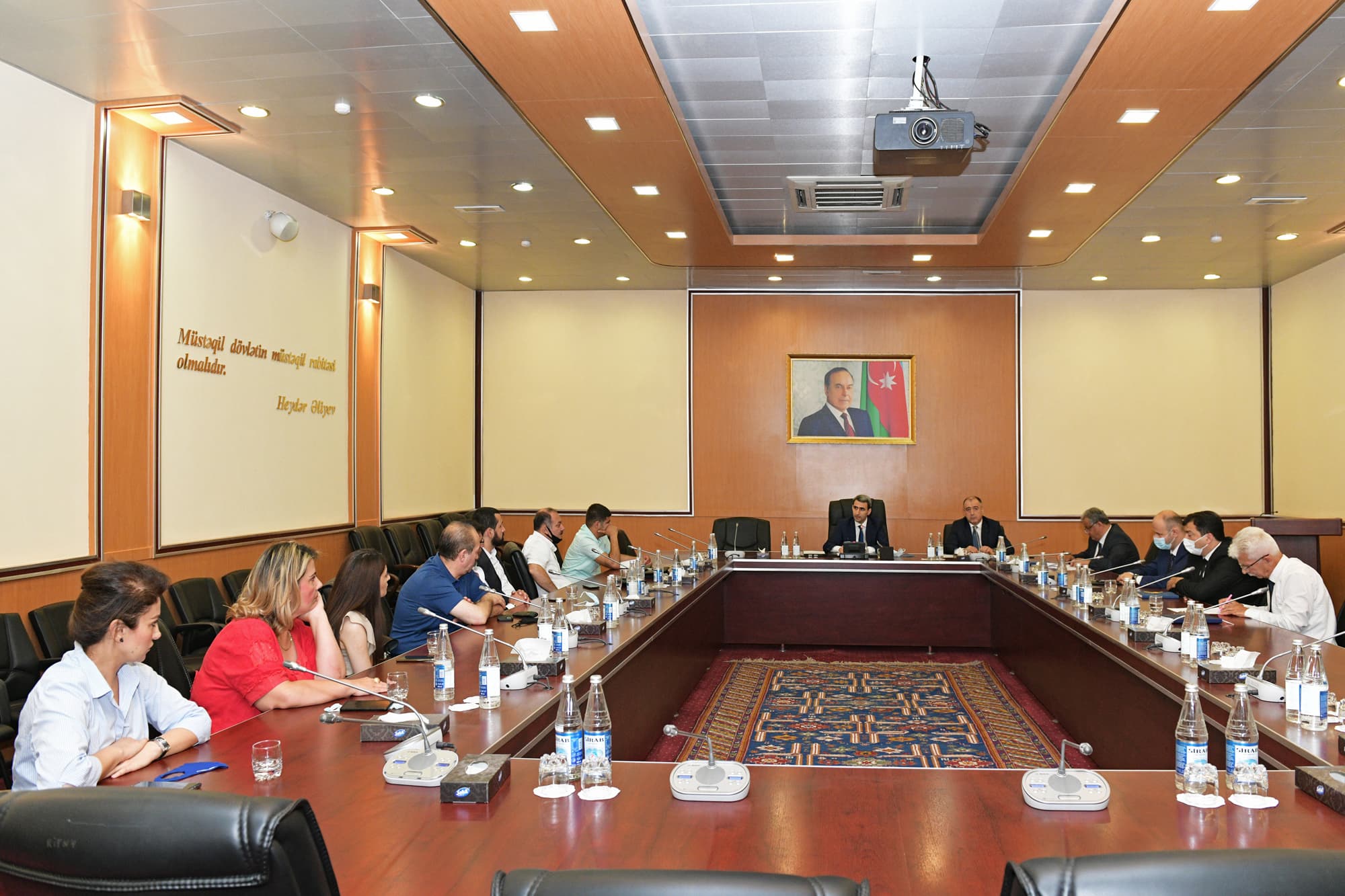 Poçt xidməti göstərən operatorların çətinlikləri müzakirə edilib