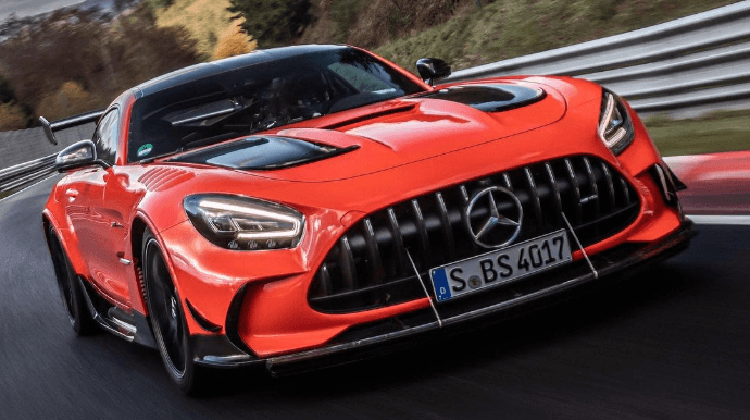 "Mercedes" "Porsche"nin yeni rekorduna etiraz edib - FOTO